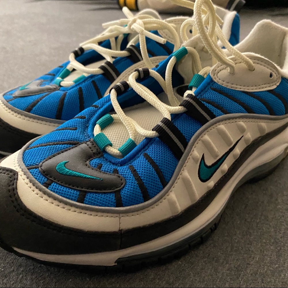 NIKE Air Max